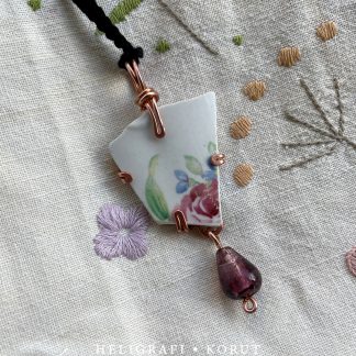 Sirpale kaulakoru kesäkukkia