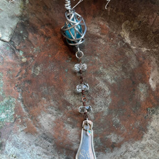 hässäkkä kaulakoru