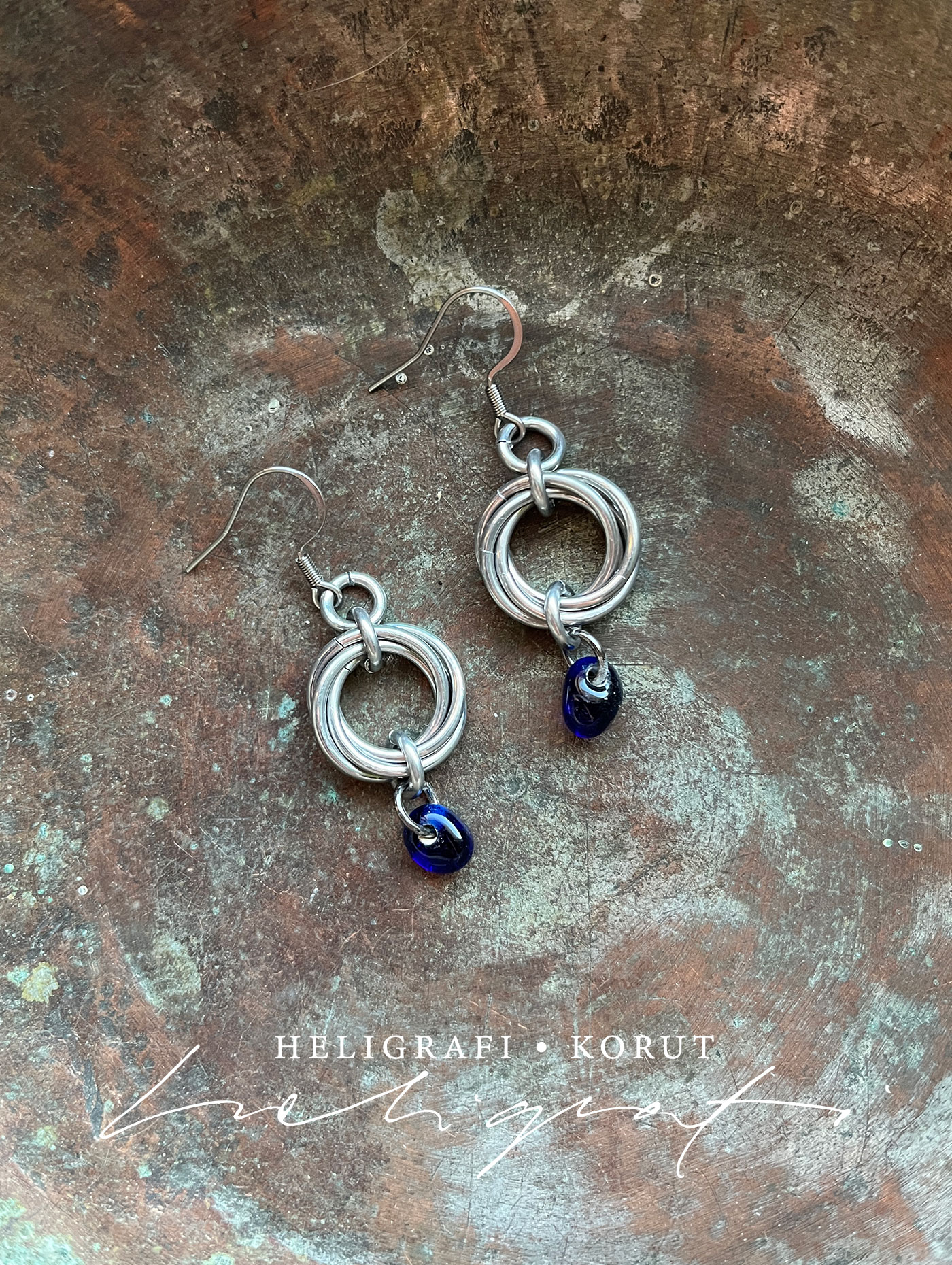 rakkaussolmu korvakorut